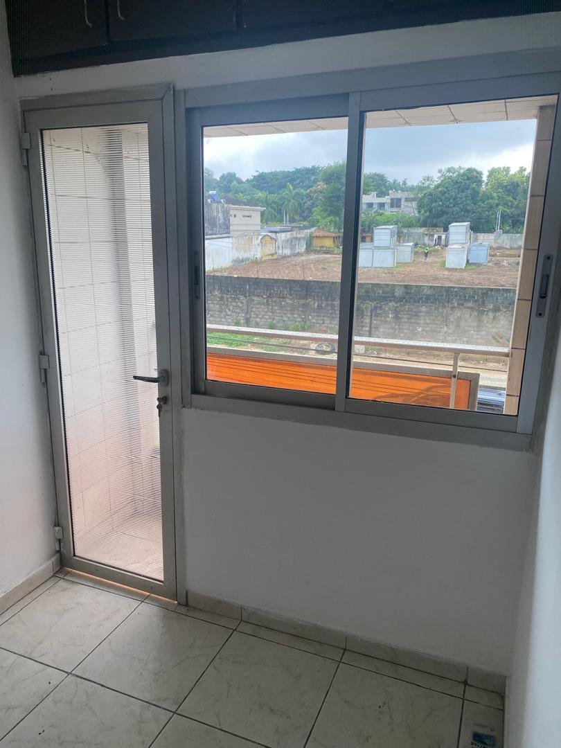 Immeuble R+3 en vente — Riviera 4, M'Pouto — photo 4